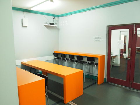 The Emperors Crown Hostel - eAccommodation 43