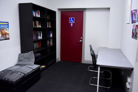 The Emperors Crown Hostel - eAccommodation 5