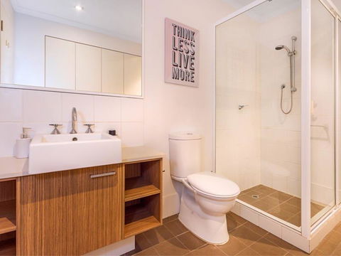 Home Apartment - Perth City Centre - Free WiFi - eAccommodation 3