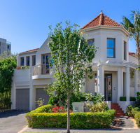 Kensington Self-Contained Modern House 89BROM - eAccommodation