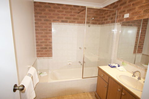 Albury Paddlesteamer Motel - eAccommodation 15