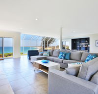 Neptune - Absolute Beachfront - eAccommodation