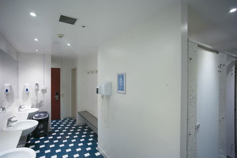 YHA Sydney Central - eAccommodation 7