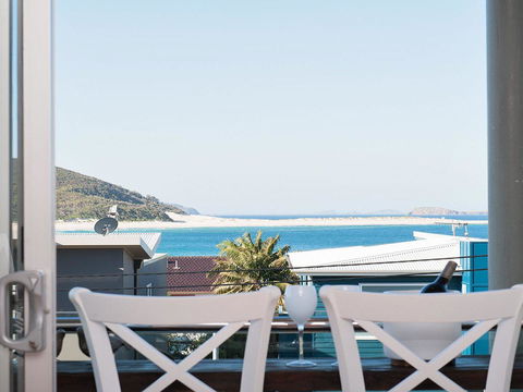 Blue View @ Fingal Bay - eAccommodation 13