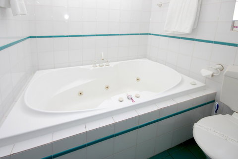 Sapphire Waters Motor Inn - eAccommodation 25