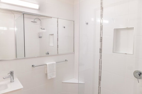 Sapphire Waters Motor Inn - eAccommodation 3