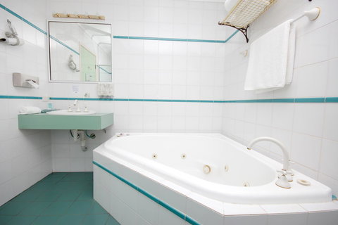 Sapphire Waters Motor Inn - eAccommodation 7