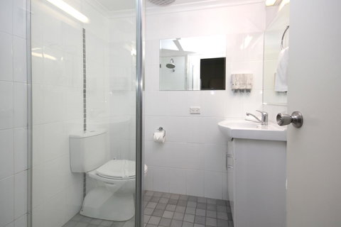 Sapphire Waters Motor Inn - eAccommodation 24