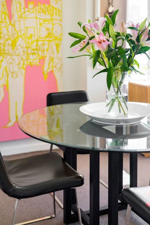 Waterfront Apartment Brimming With Inspirational Artwork - eAccommodation 23