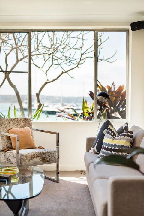 Waterfront Apartment Brimming With Inspirational Artwork - eAccommodation 17