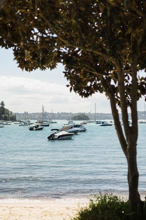 Waterfront Apartment Brimming With Inspirational Artwork - eAccommodation 9