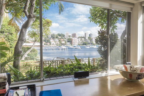 Waterfront Apartment Brimming With Inspirational Artwork - eAccommodation 7