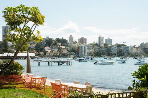 Waterfront Apartment Brimming With Inspirational Artwork - eAccommodation 26