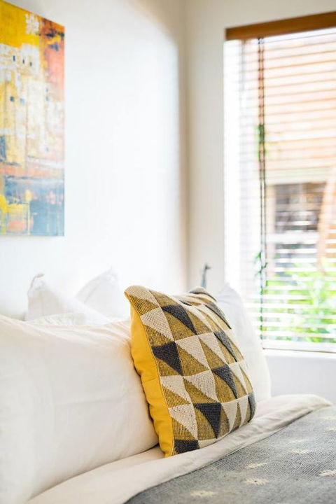 Waterfront Apartment Brimming With Inspirational Artwork - eAccommodation 20