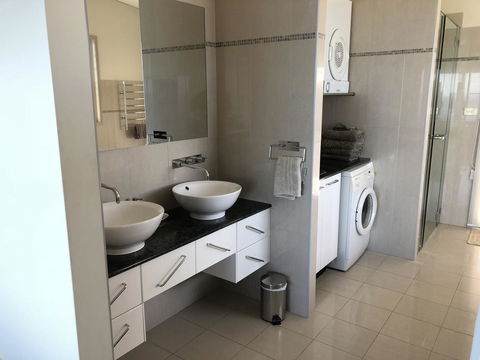 OceanScape Luxury Beachfront Villas - eAccommodation 4