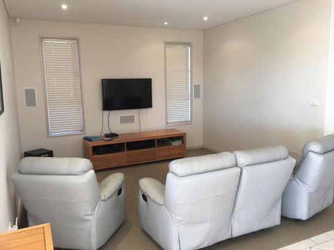 OceanScape Luxury Beachfront Villas - eAccommodation 1