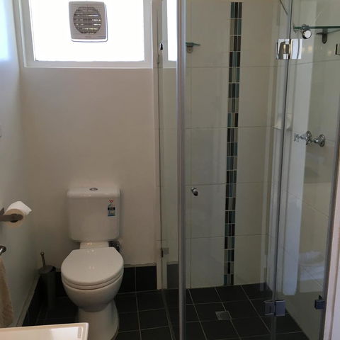 Sky Rider Motor Inn - eAccommodation 13