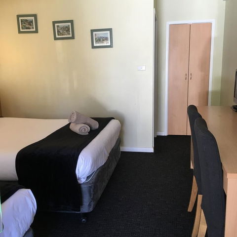 Sky Rider Motor Inn - eAccommodation 26