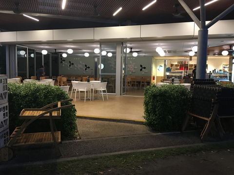 Nightcliff Foreshore Getaway - McKay Gardens - eAccommodation 21