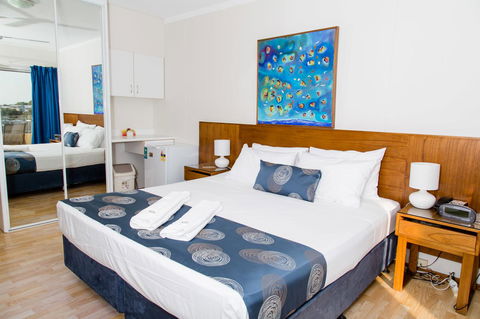 Cullen Bay Resorts - eAccommodation 7