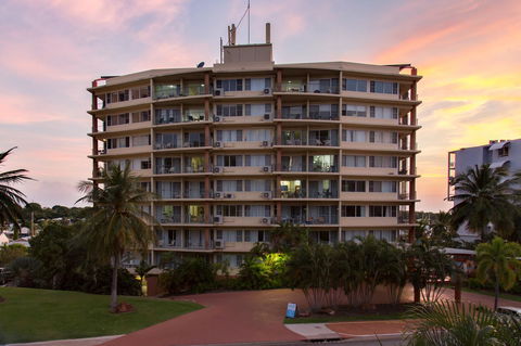 Cullen Bay Resorts - eAccommodation 12