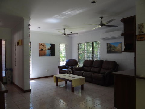 DARWIN'S SHADY ACRES RETREAT - eAccommodation 21