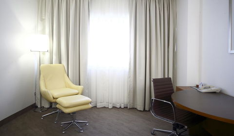 Novotel Canberra - eAccommodation 16