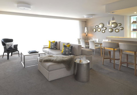 QT Canberra - eAccommodation 24