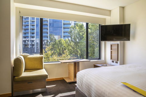 Crowne Plaza Canberra, An IHG Hotel - eAccommodation 14