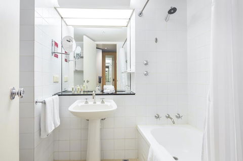 Crowne Plaza Canberra, An IHG Hotel - eAccommodation 26