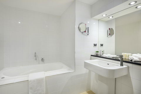 Crowne Plaza Canberra, An IHG Hotel - eAccommodation 28