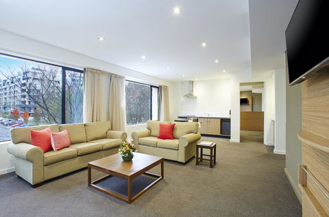 Crowne Plaza Canberra, An IHG Hotel - eAccommodation 11