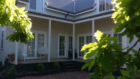 Bradshaw House - eAccommodation 0