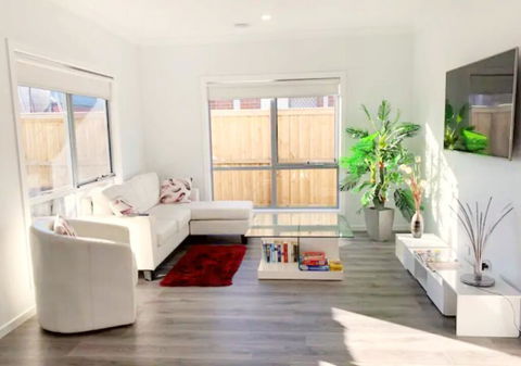Brand New Home, 10 Mins To Beach, Torquay, Geelong, Deakin, Hospitals - eAccommodation 0
