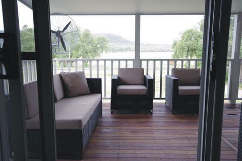 Broke Village Hideaway - eAccommodation 2