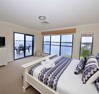 Brookwater- Waterfront on Lake Mulwala - eAccommodation