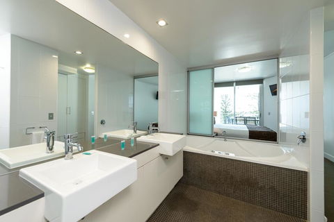 C Bargara Resort - eAccommodation 2