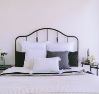 Capitol Executive Apartment on London Circuit - eAccommodation