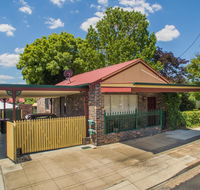 Central Armidale 2-Bedroom Apartment - eAccommodation