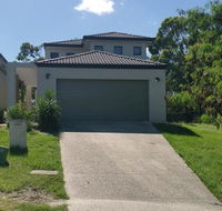 Central Gold Coast Large Modern Elevated House - eAccommodation