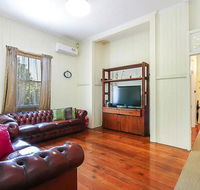 Charming Characterful Rustic-style Home Near The Gabba - eAccommodation