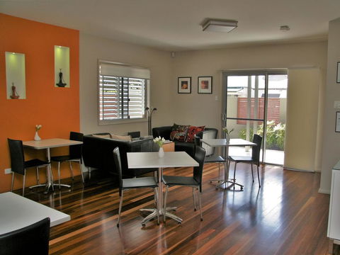 Chaucer Palms Boutique B&B - eAccommodation 2