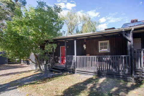Chum Creek Hut - eAccommodation 2
