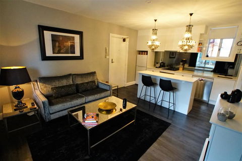 City Life Apartment-full Kitchen & Separate Bedroom - eAccommodation 1