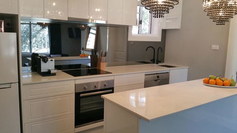 City Life Apartment-full Kitchen & Separate Bedroom - eAccommodation 2