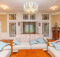 Classic 5 Beds Mt Dandenong Resort - eAccommodation