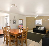 Close to Water Restaurants and Clubs Toorbul St Bongaree - eAccommodation
