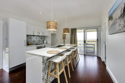 Coastal Hideaway - eAccommodation 1