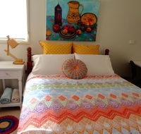 Colourful creative Artist house Glen Waverley - eAccommodation