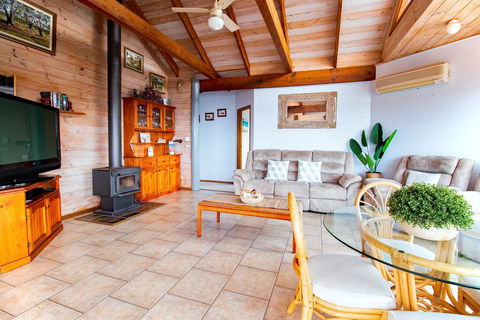 Coota Views - eAccommodation 1